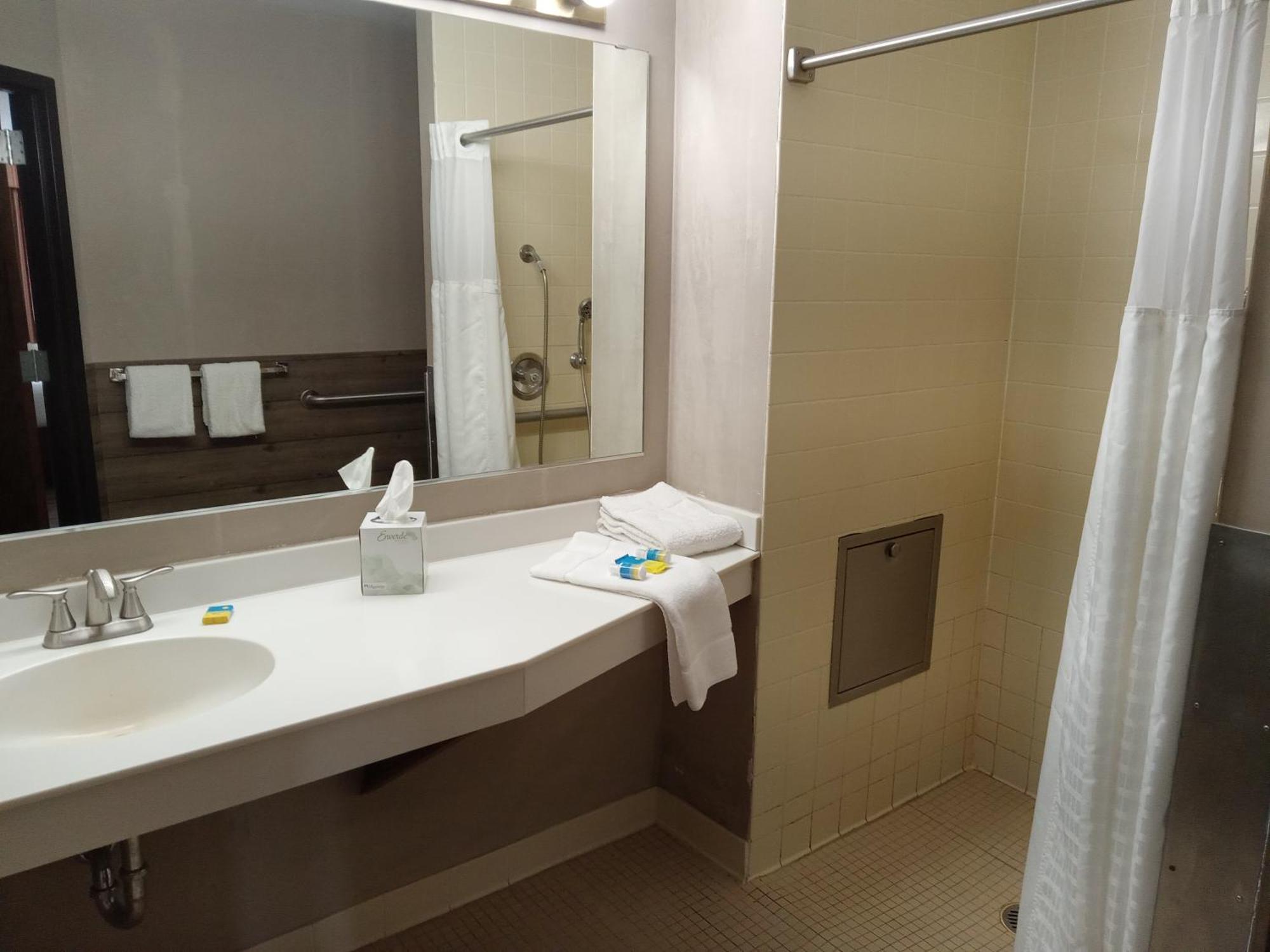 Paradise Shores Hotel Holcombe Екстериор снимка