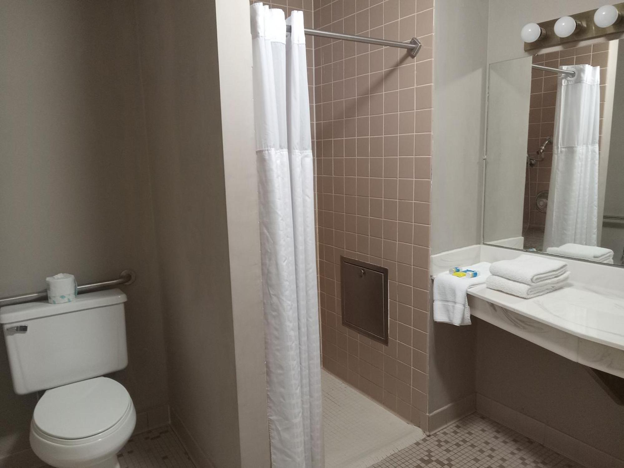 Paradise Shores Hotel Holcombe Екстериор снимка
